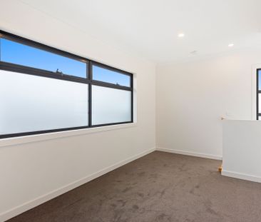 Townhouse Living with Modern Comfort - Photo 6