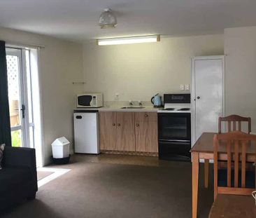 Riccarton Short term Furnished Bedsit Available - Photo 2