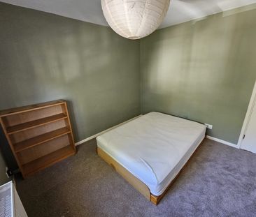 2 Bed Flat, Shepherd's Bush, W6 - Photo 4