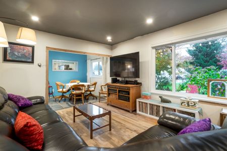 Charming Rancher With Basement - Photo 4