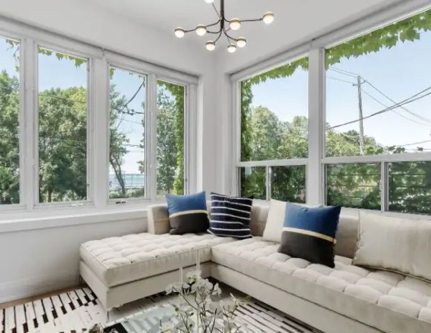 Renovated 2-bedroom plus den - South facing | 1542 King Street West, Toronto - Photo 1