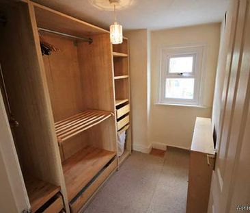2 bedroom property to rent in Camberley - Photo 2