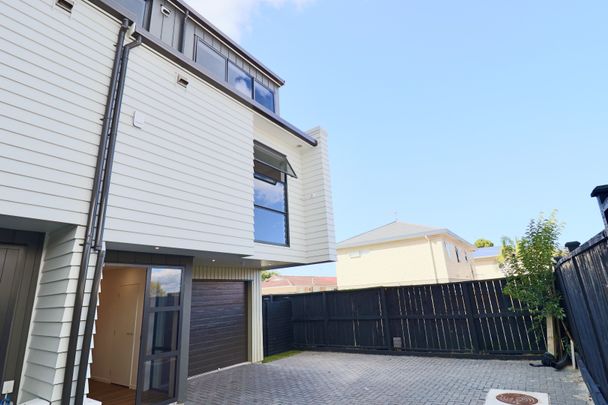 Sunnyhills 4 Bed 3 Bath for rent - Photo 1