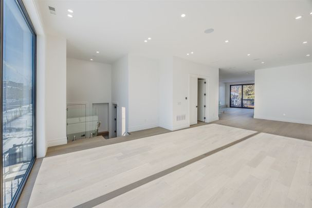 For Lease - 230 Townsgate Drive, Vaughan, Ontario - Photo 1