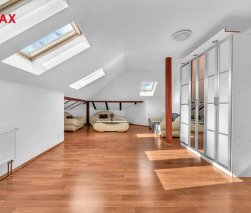 Pronájem domu 285 m², Šestajovice - Photo 1