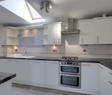 2 bedroom coach house to rent - Photo 6