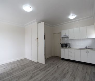 Studio in Convenient Location - Photo 2