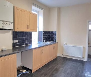 3 bedroom flat to rent - Photo 4