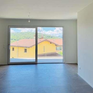 Vivere in Capriasca: elegante 4.5 locali con vista aperta e grande lum - Photo 1