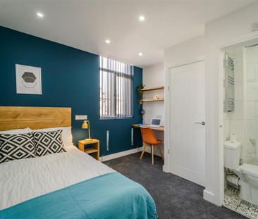 1 bedroom in a house share to rent - Photo 2