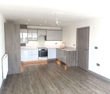 Two bedroom purpose built apartment - Photo 3