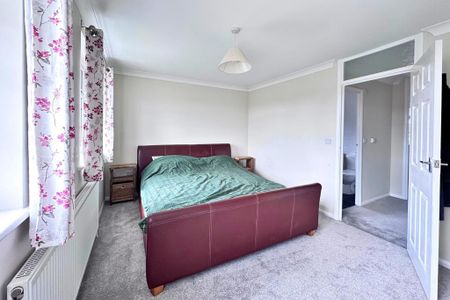 2 bedroom end of terrace house to rent - Photo 5
