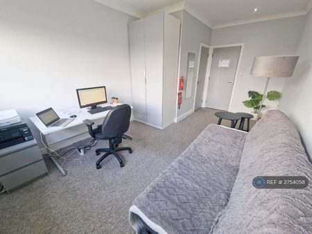 Studio to rent - Photo 4