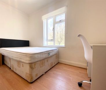 5 bedroom semi-detached house to rent - Photo 4