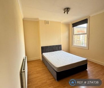 1 bedroom in a flat share to rent - Photo 4