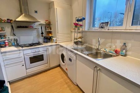 Superbly located & offering 528 Sq. Ft. of living & entertaining space - Photo 4