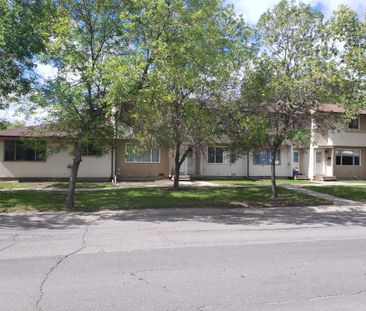 1366 BROWN ST 2 BEDROOM TOWNHOUSE - Photo 3