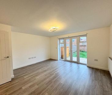 2 bedroom end of terrace house to rent - Photo 2