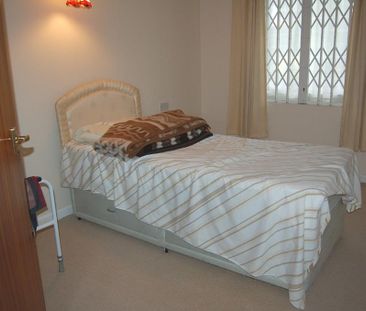 1 bedroom ground floor flat to rent - Photo 2