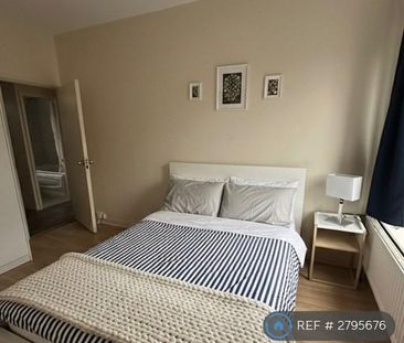 1 bedroom in a flat share to rent - Photo 3