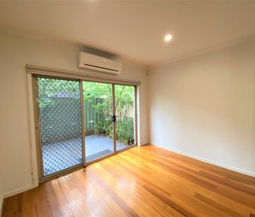 Modern two bed plus study townhouse in ideal location - Photo 3