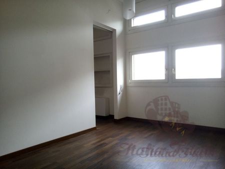 Большая четырехкомнатная квартира в Милане - Photo 3