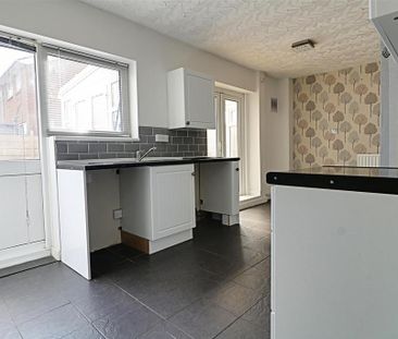 3 bedroom terraced house to rent - Photo 6