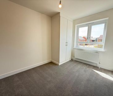 3 bedroom semi-detached house to rent - Photo 3