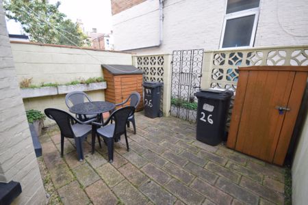 3 Bedroom House To Rent in Town Centre - £1,455 pcm Tenancy Info - Photo 5