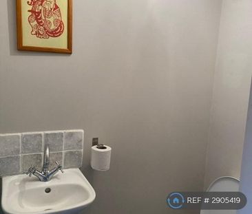 3 bedroom semi-detached house to rent - Photo 6