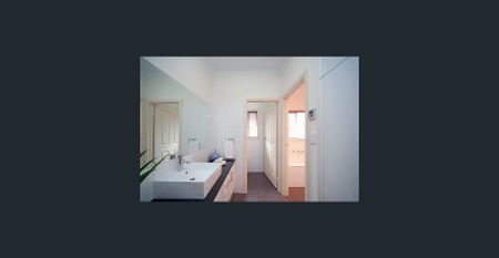 Contemporary Family Haven Near Prospect Road's Best Cafes - Photo 4