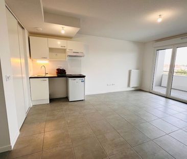 Location Appartement 2 pièces 47m² CENON 33150 - Photo 3