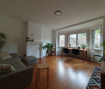 Karaktervolle bovenverdieping met grote privé badkamer. - Foto 1