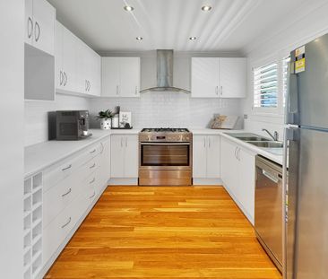 MODERN COASTAL LIVING JUST METRES FROM THE BEACH - Photo 6