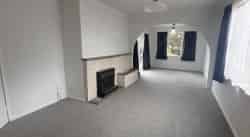 Beautiful 3-Bedroom Family Home – Private & Secure - Photo 1