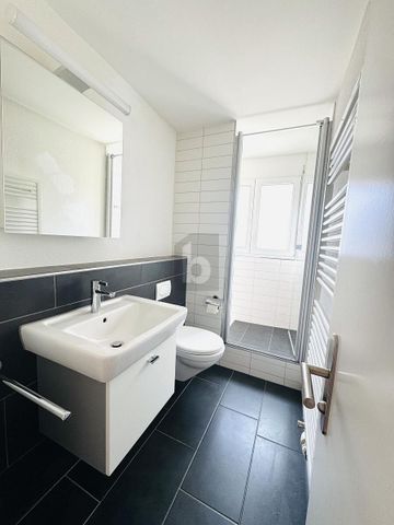 CHARMING, LIGHT-FLOODED AND CENTRALLY LOCATED - Photo 4