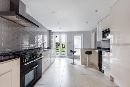 4 bedroom semi-detached house to rent - Photo 4
