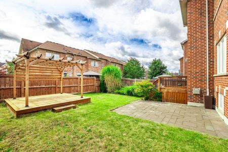 For Lease - 4 Courtland Crescent, East Gwillimbury, Ontario - Photo 2