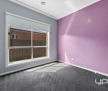 4 BEDROOM FAMILY HOME WITH RUMPUS - Photo 5