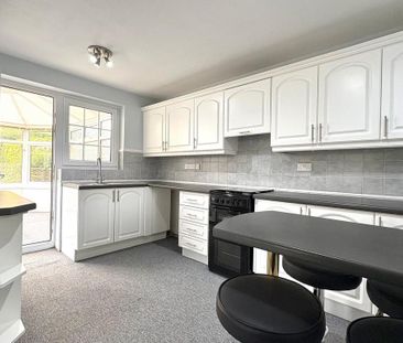 3 bedroom semi-detached house to rent - Photo 3