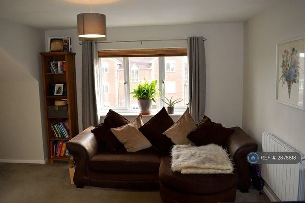 2 bedroom flat to rent - Photo 1