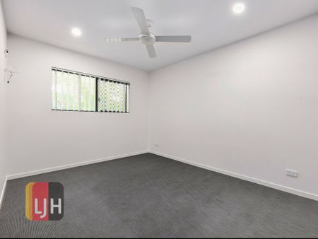 AIR CONDITIONED TWO BEDROOM UNIT WITH TWO CAR ACCOM! - Photo 3