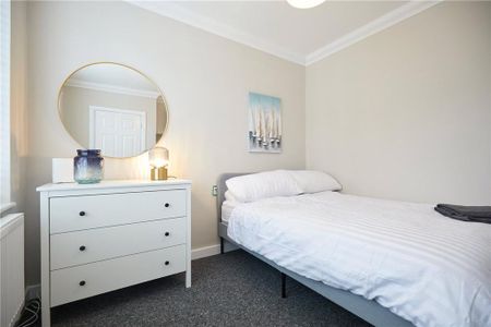 5 bedroom semi-detached house to rent - Photo 2