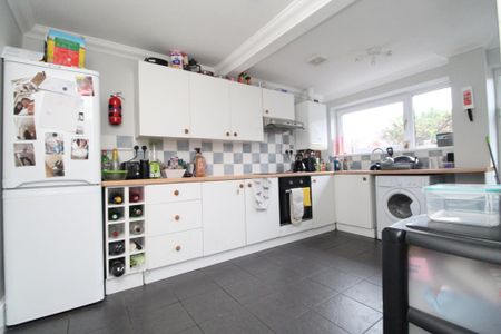 3 bedroom terraced house to rent - Photo 4