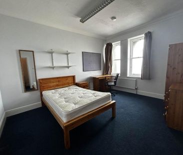 3 bedroom flat to rent - Photo 1