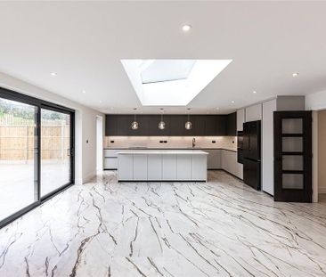 4 bedroom detached house to rent - Photo 3