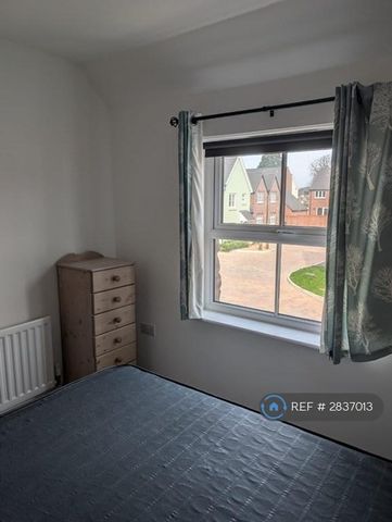 1 bedroom in a house share to rent - Photo 2