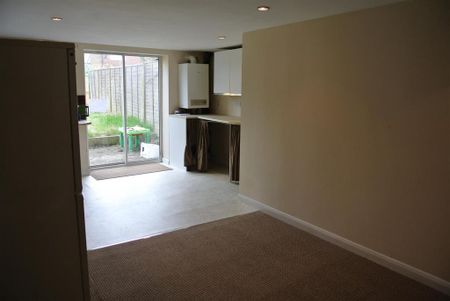 2 bedroom semi-detached house to rent - Photo 4
