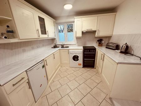 2 bedroom maisonette to rent - Photo 4