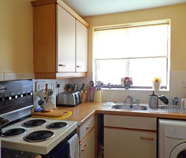 2 bedroom terraced house to rent - Photo 4